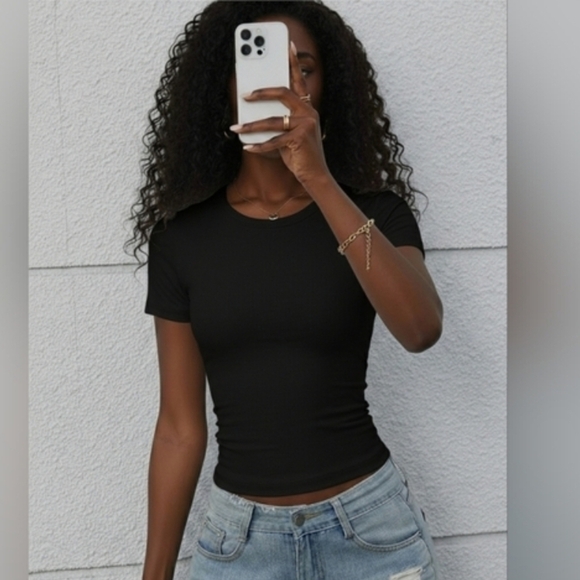 athmile Tops - Elegant Black Short Sleeve Women's Tee
